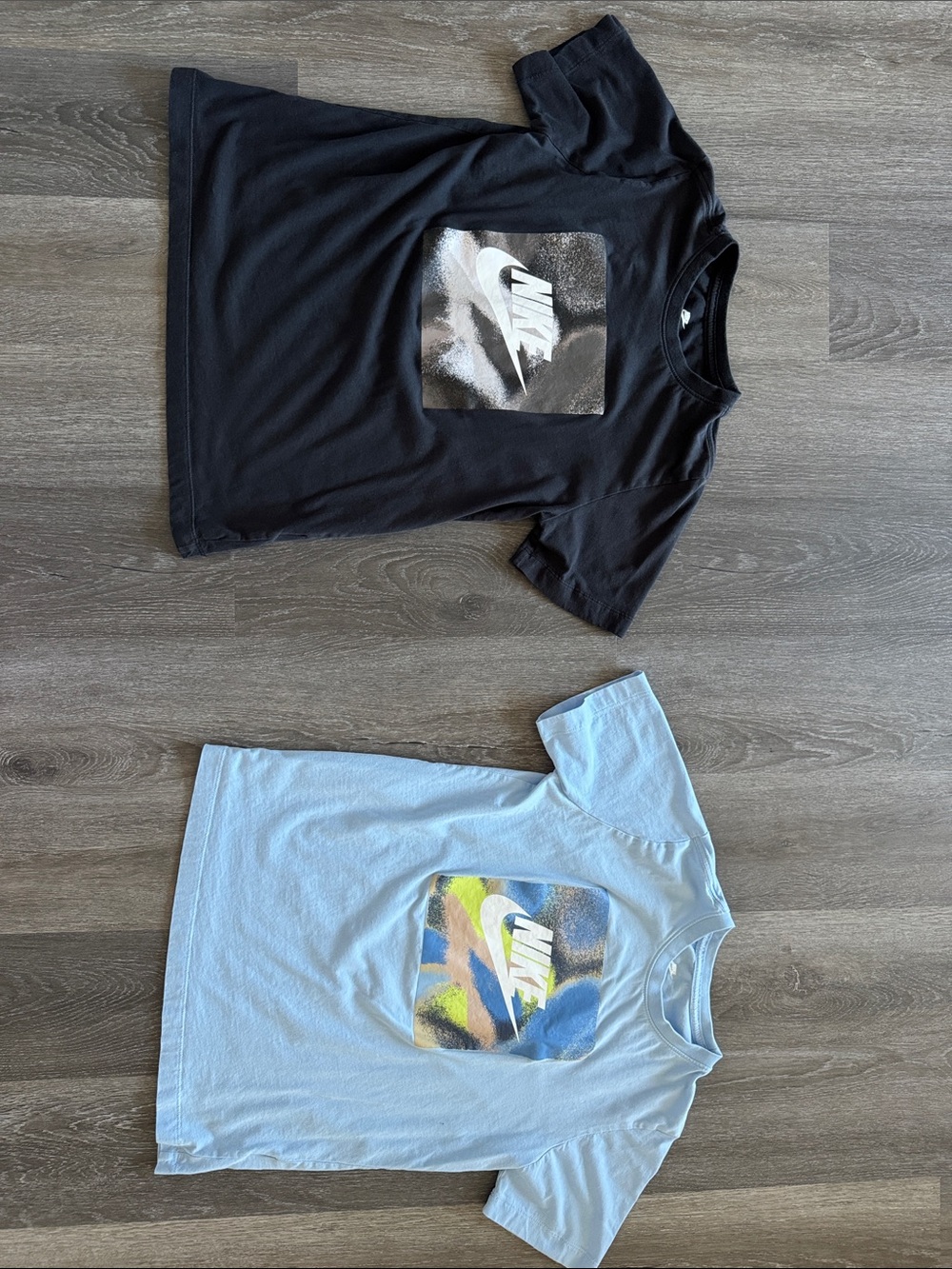 Nike Youth Tee - Black & Light Blue with Graphic Swoosh boys size xl.
